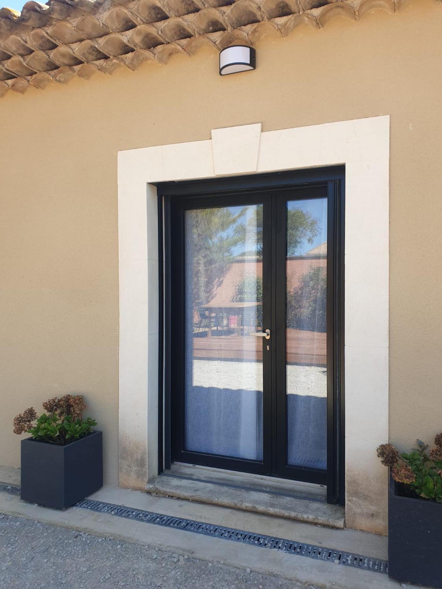 Location Independante Au Coeur Des Alpilles Pour 2 Personnes Avec Jacuzzi Villa Aureille Eksteriør bilde